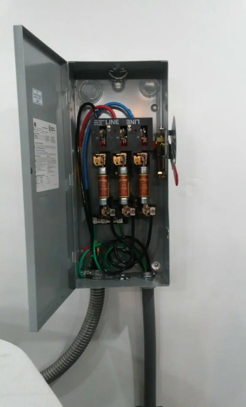 Three-phase disconnect switch installed for Smoke Detector Installation in Maysville